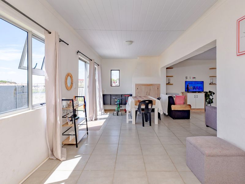 Family Home for Sale in Struisbaai North - Photo 3