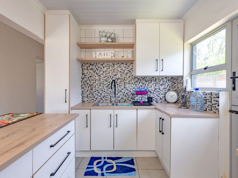 Family Home for Sale in Struisbaai North - Photo 10