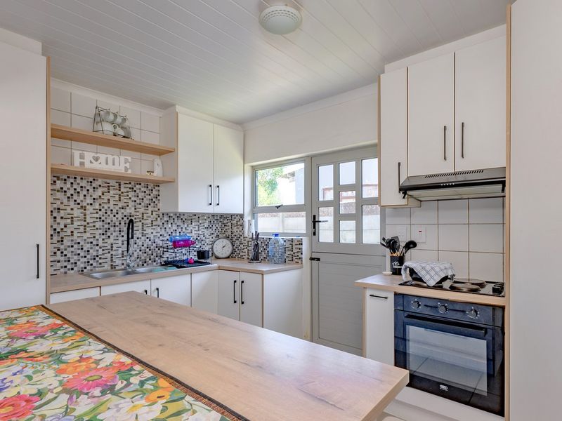 Family Home for Sale in Struisbaai North - Photo 9