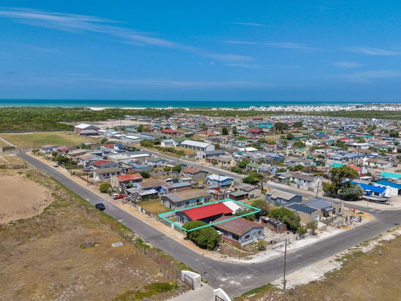 Family Home for Sale in Struisbaai North - Photo 2