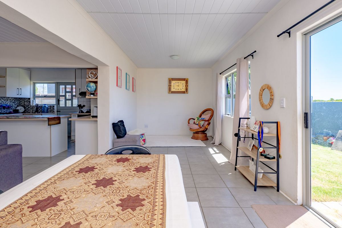 Family Home for Sale in Struisbaai North - Photo 4