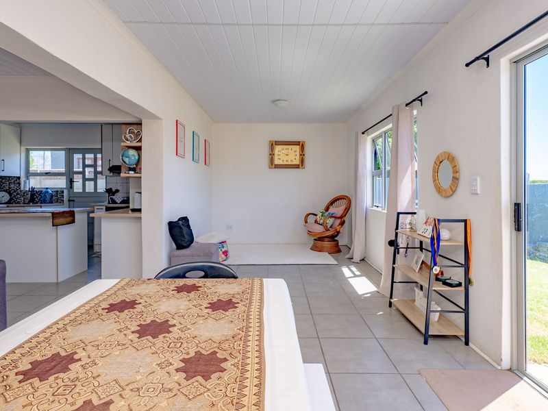 Family Home for Sale in Struisbaai North - Photo 4