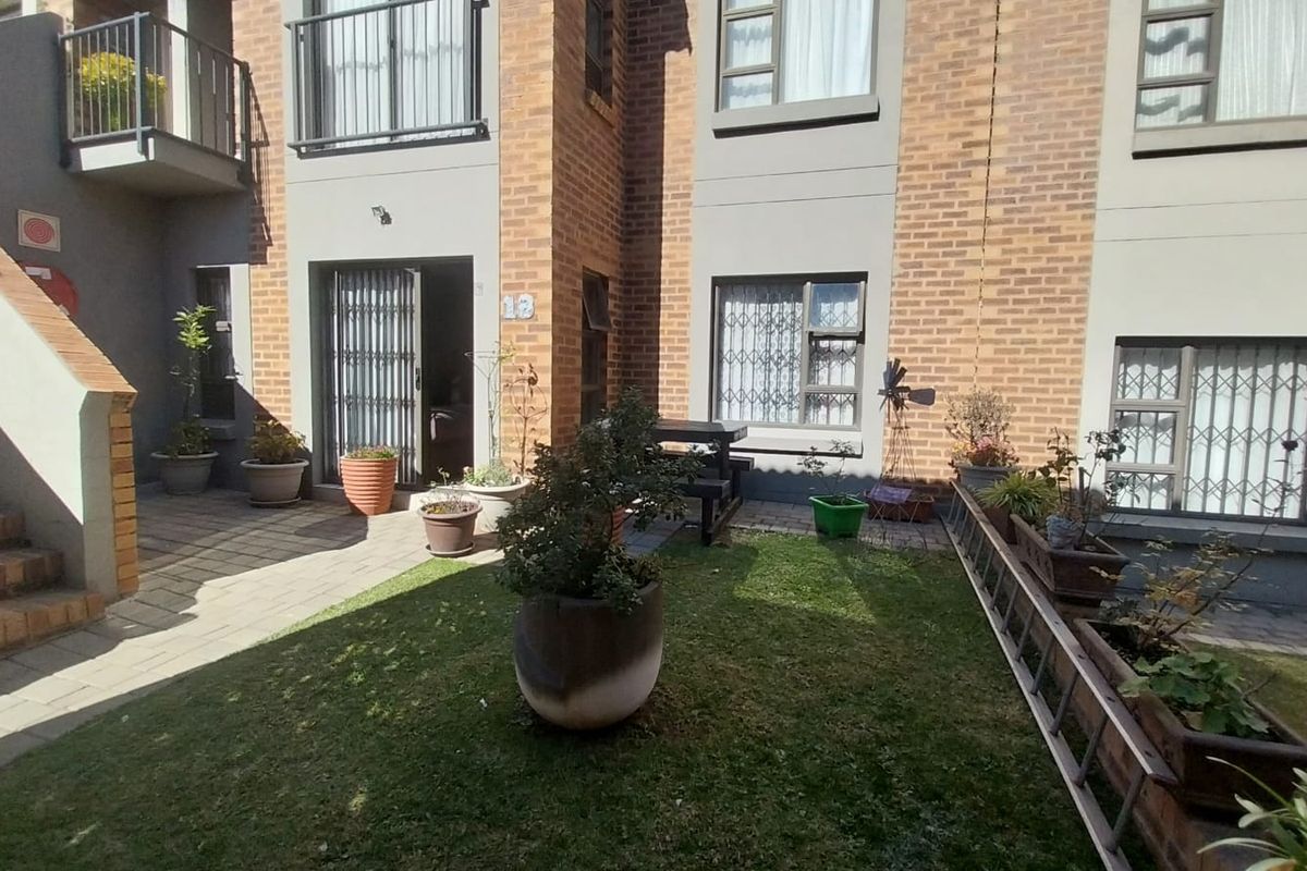 Secure 2-Bedroom Apartment in Terra Nova - Photo 2