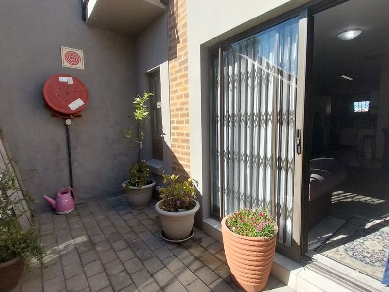 Secure 2-Bedroom Apartment in Terra Nova - Photo 5