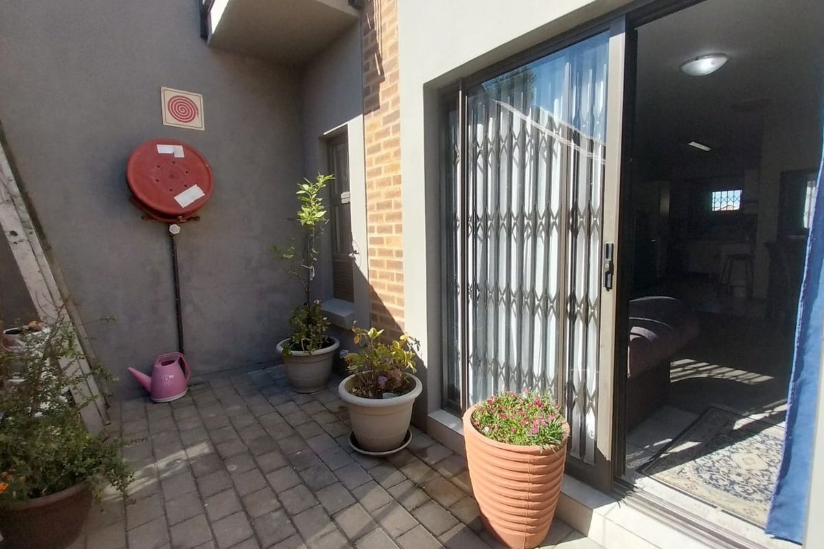 Secure 2-Bedroom Apartment in Terra Nova - Photo 5