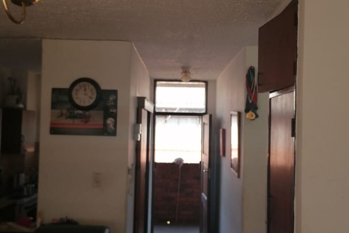 Lovely 2 bedroom flat for sale. - Photo 3