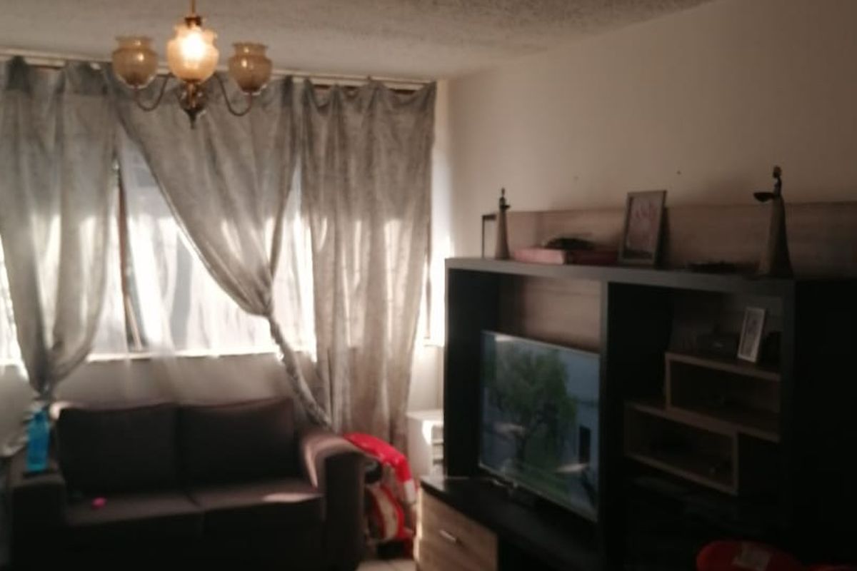 Lovely 2 bedroom flat for sale. - Photo 2