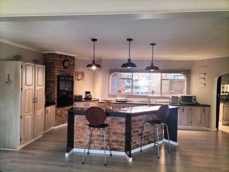 Stunning 4-Bedroom Home with Pool, Patio, and Lovely View - Photo 10