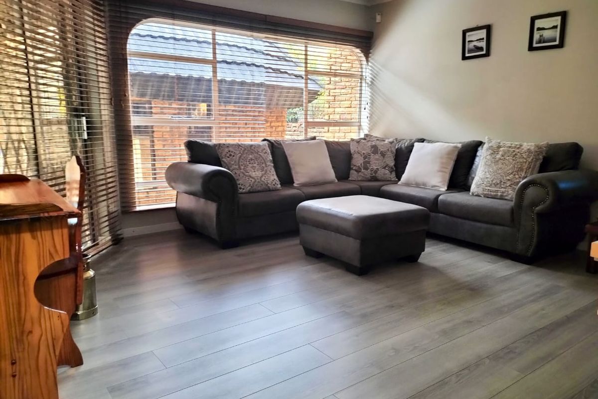 Stunning 4-Bedroom Home with Pool, Patio, and Lovely View - Photo 5