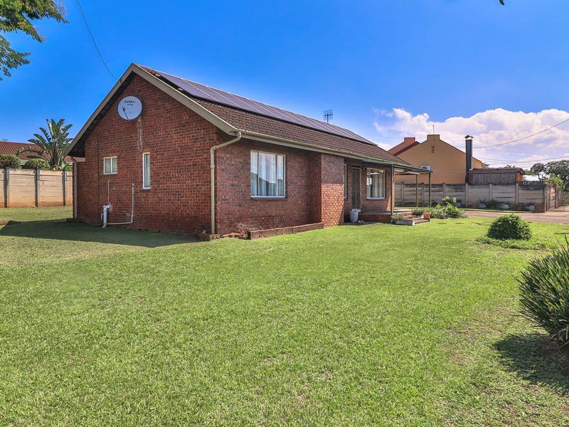 Easy to maintain 3 Bedroom Home in Lincoln Meade - Photo 2