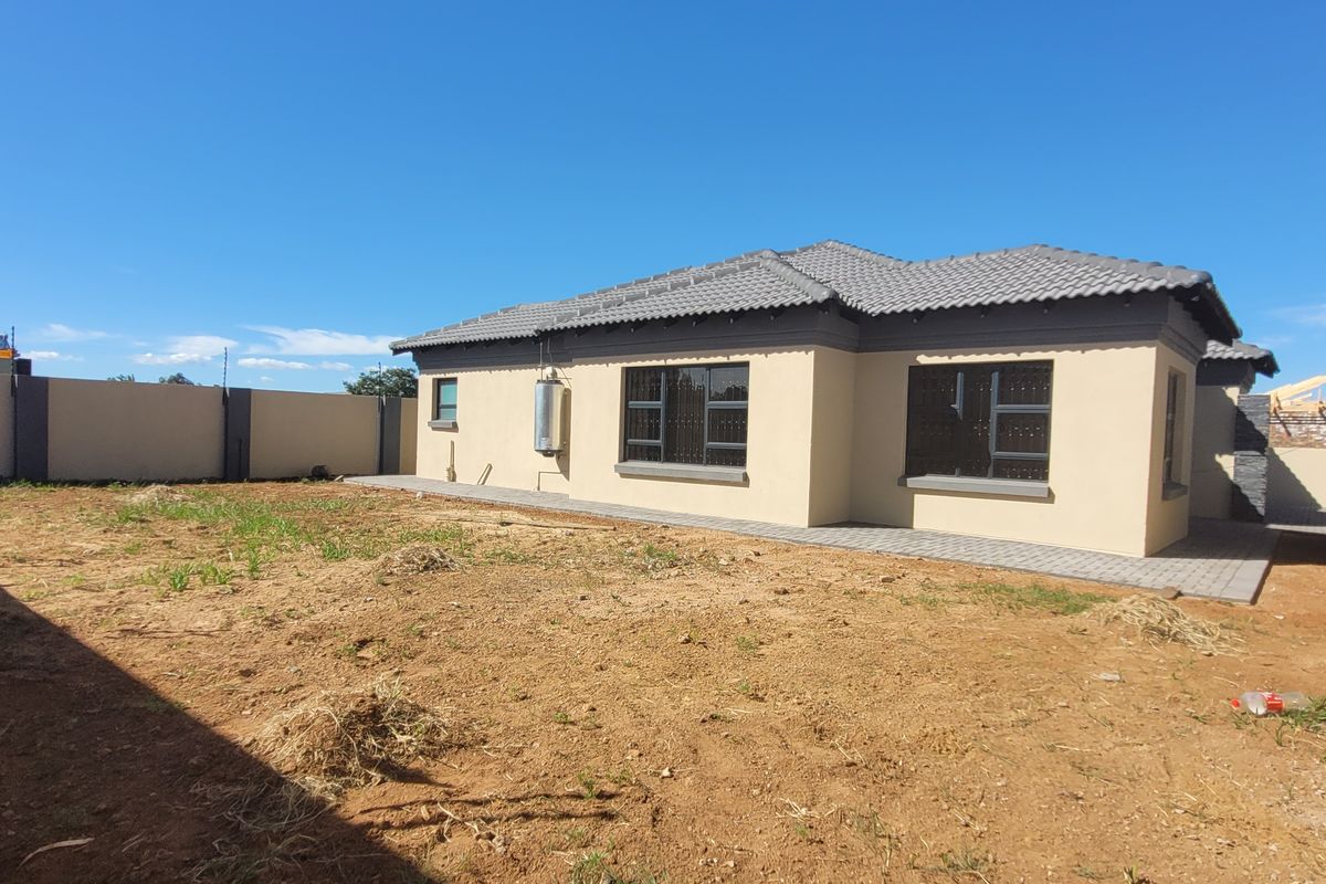 Spanking new family home!! - Photo 4