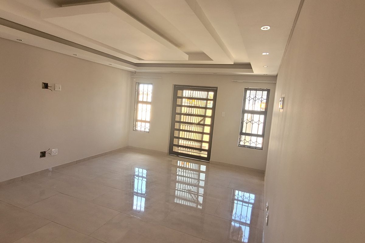Spanking new family home!! - Photo 5