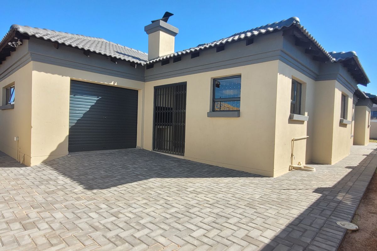 Spanking new family home!! - Photo 2