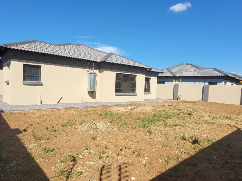 Spanking new family home!! - Photo 3