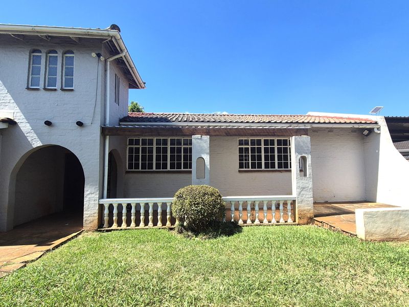 Character 3 Bedroom Freehold Home with Flatlet in River View - Photo 2