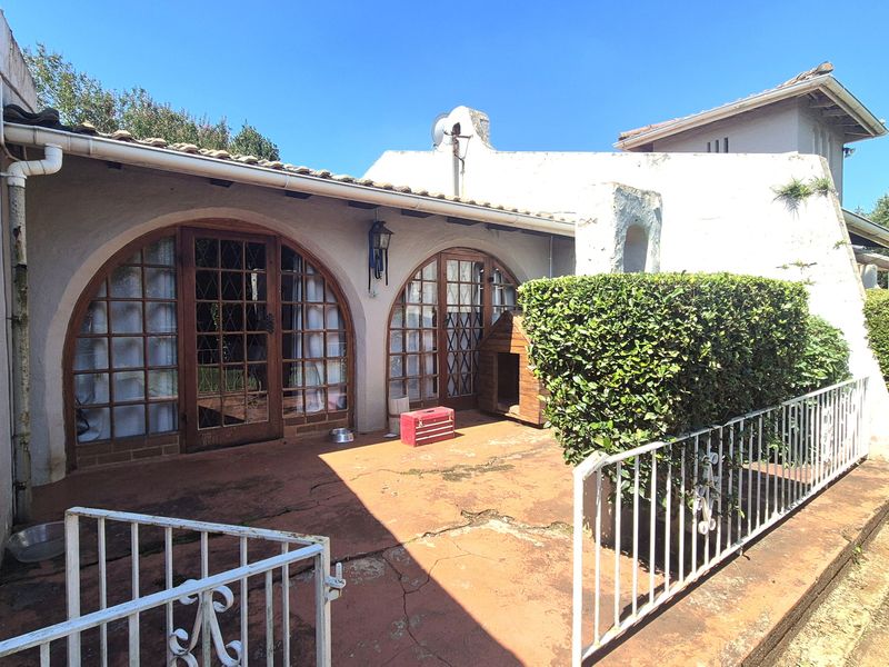 Character 3 Bedroom Freehold Home with Flatlet in River View - Photo 3