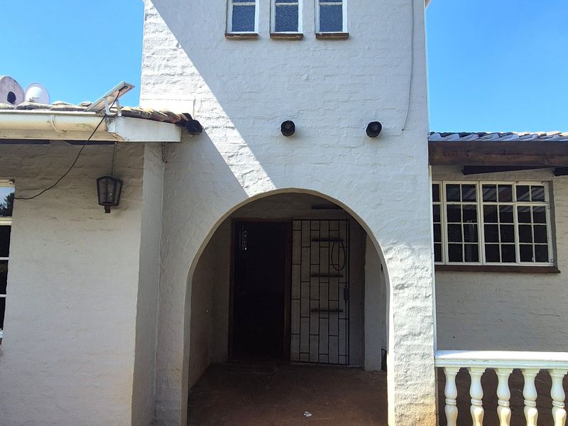 Character 3 Bedroom Freehold Home with Flatlet in River View - Photo 5