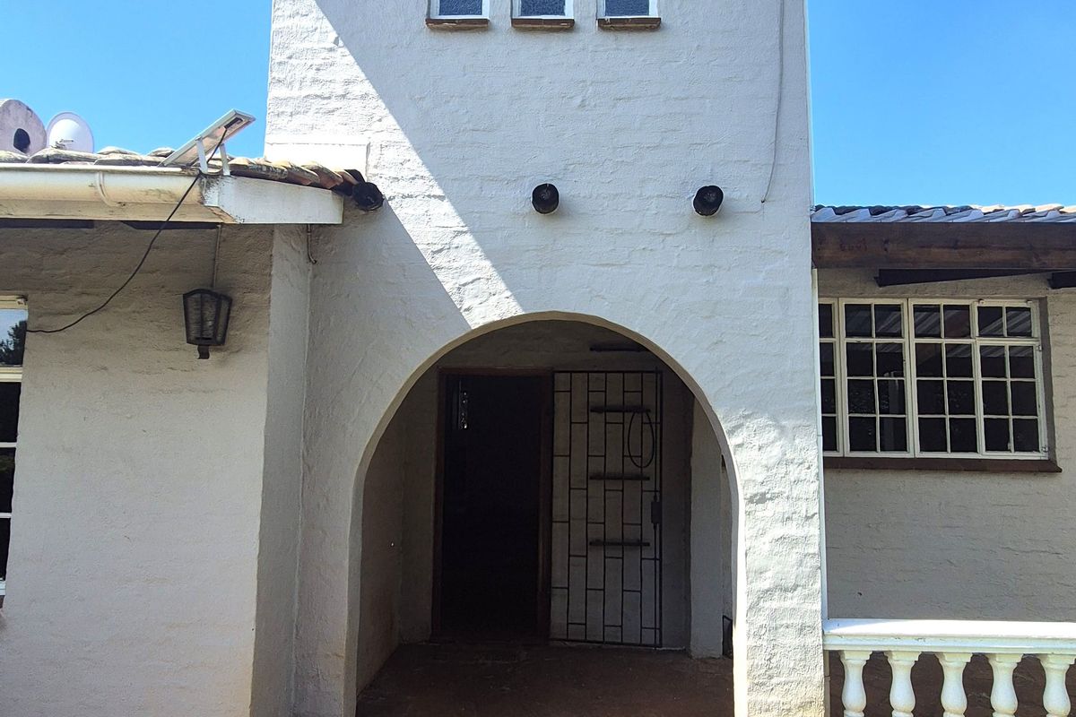 Character 3 Bedroom Freehold Home with Flatlet in River View - Photo 5