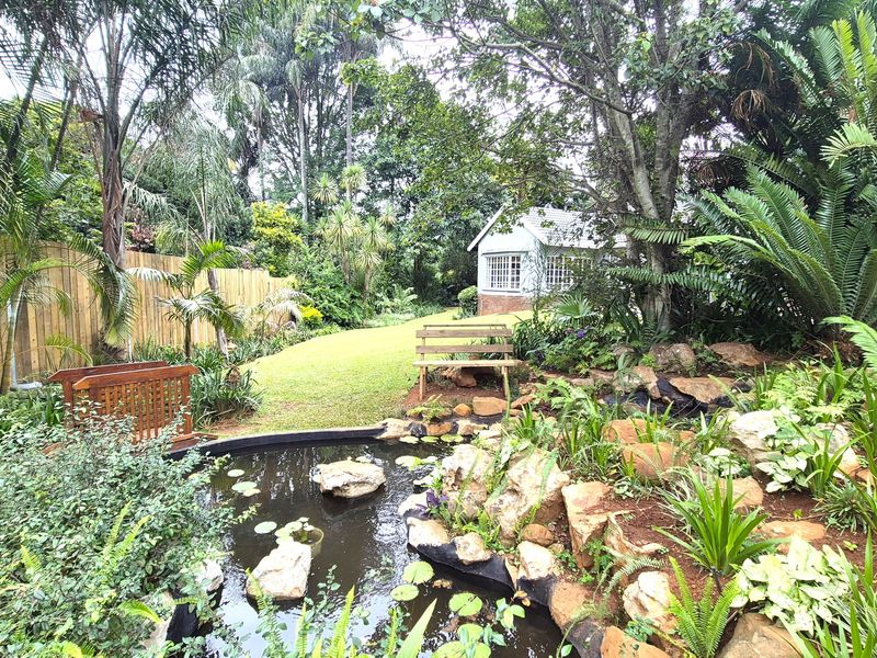 Paradise Among the Palm Trees – Elegant Estate Living in Oak Park - Photo 9