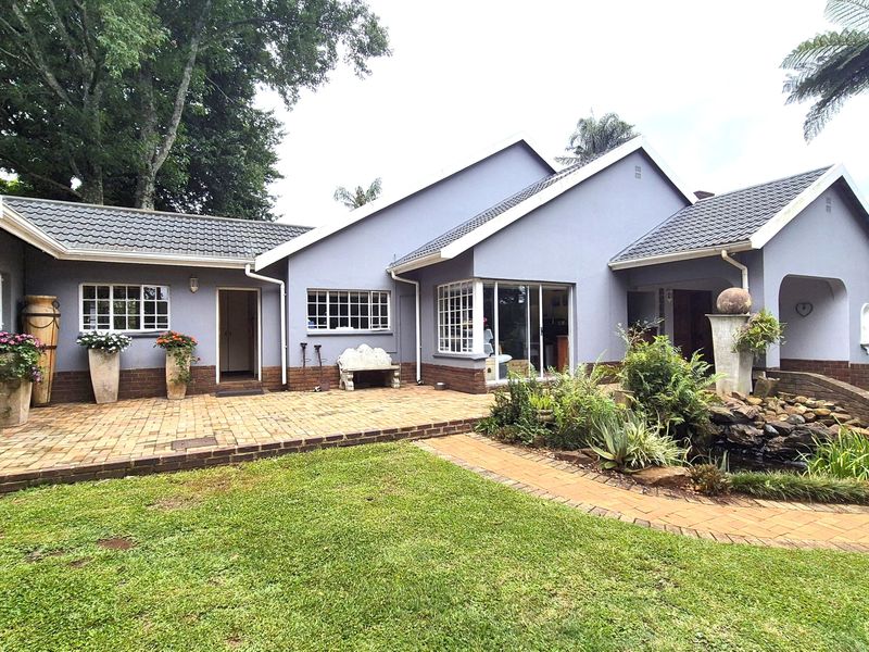 Paradise Among the Palm Trees – Elegant Estate Living in Oak Park - Photo 3