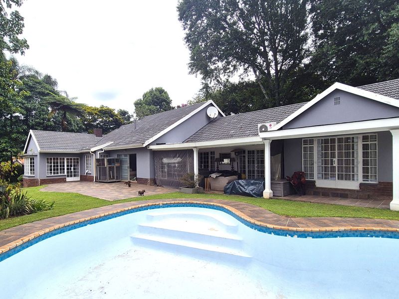 Paradise Among the Palm Trees – Elegant Estate Living in Oak Park - Photo 7