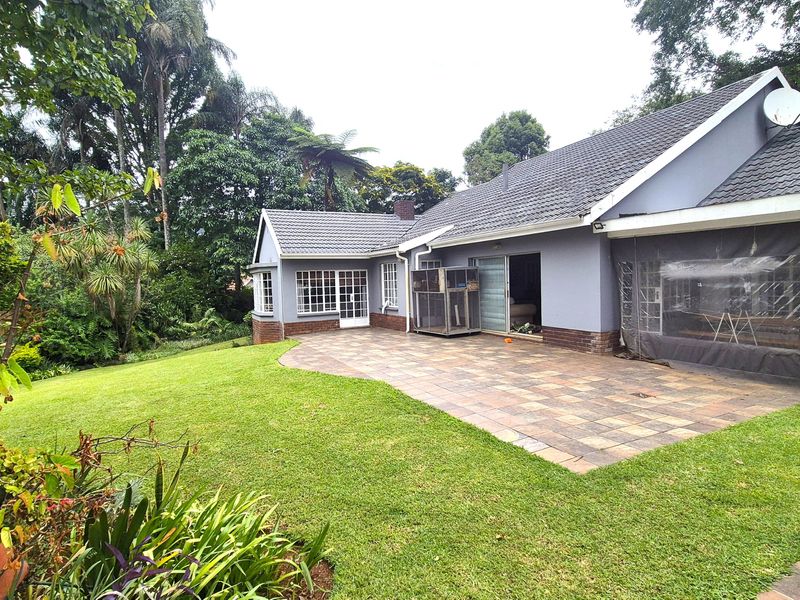 Paradise Among the Palm Trees – Elegant Estate Living in Oak Park - Photo 6