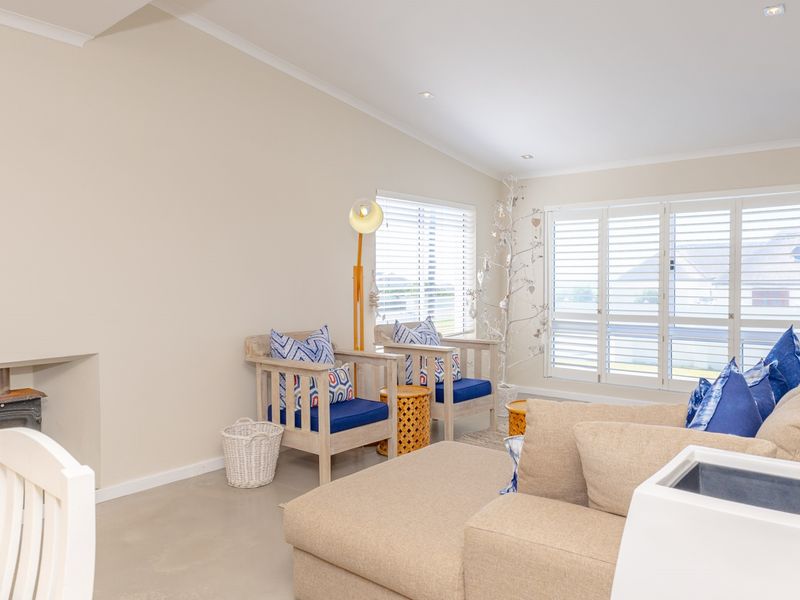 Versatile Coastal Retreat in Agulhas - Photo 4