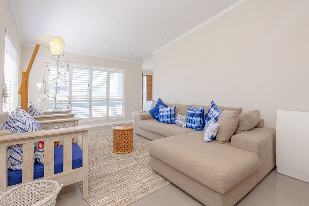 Versatile Coastal Retreat in Agulhas - Photo 5