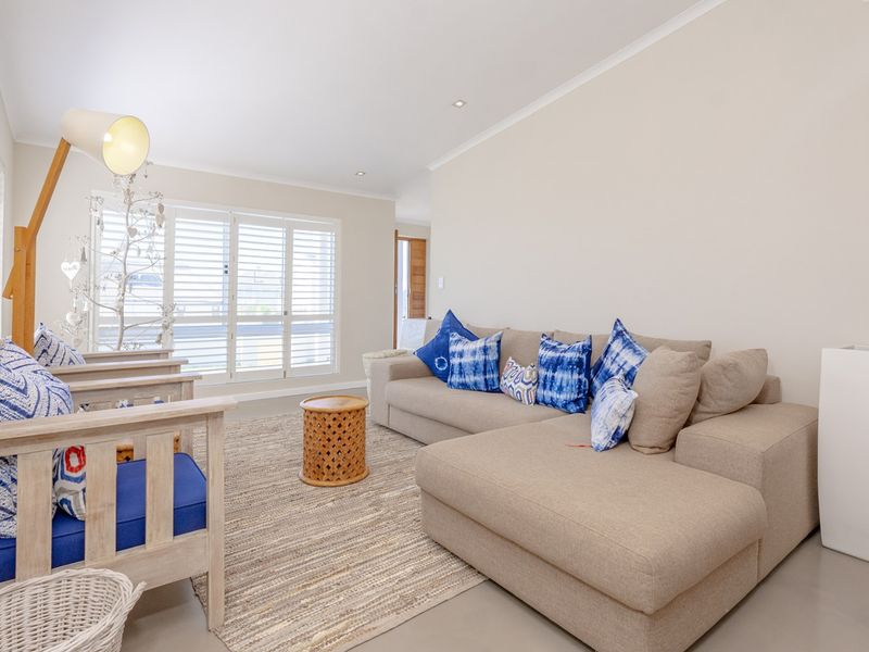 Versatile Coastal Retreat in Agulhas - Photo 5