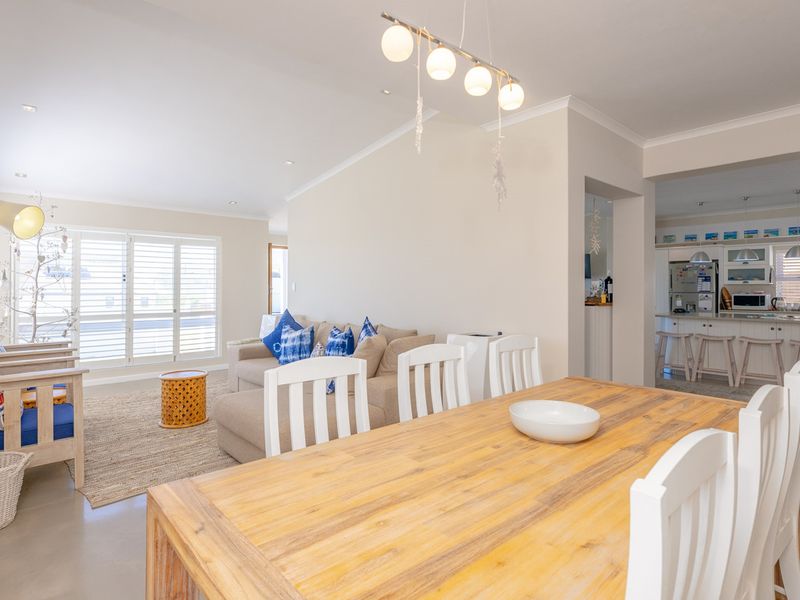 Versatile Coastal Retreat in Agulhas - Photo 7