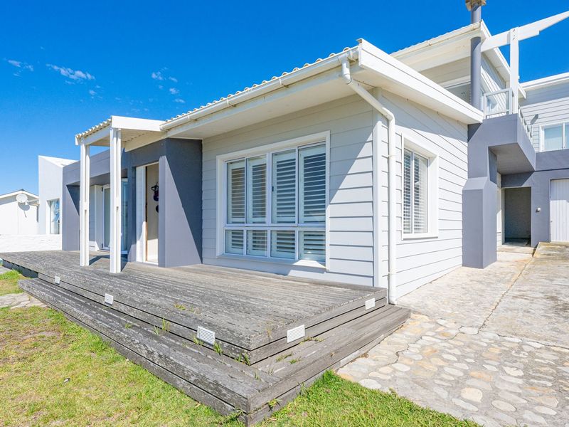 Versatile Coastal Retreat in Agulhas - Photo 3