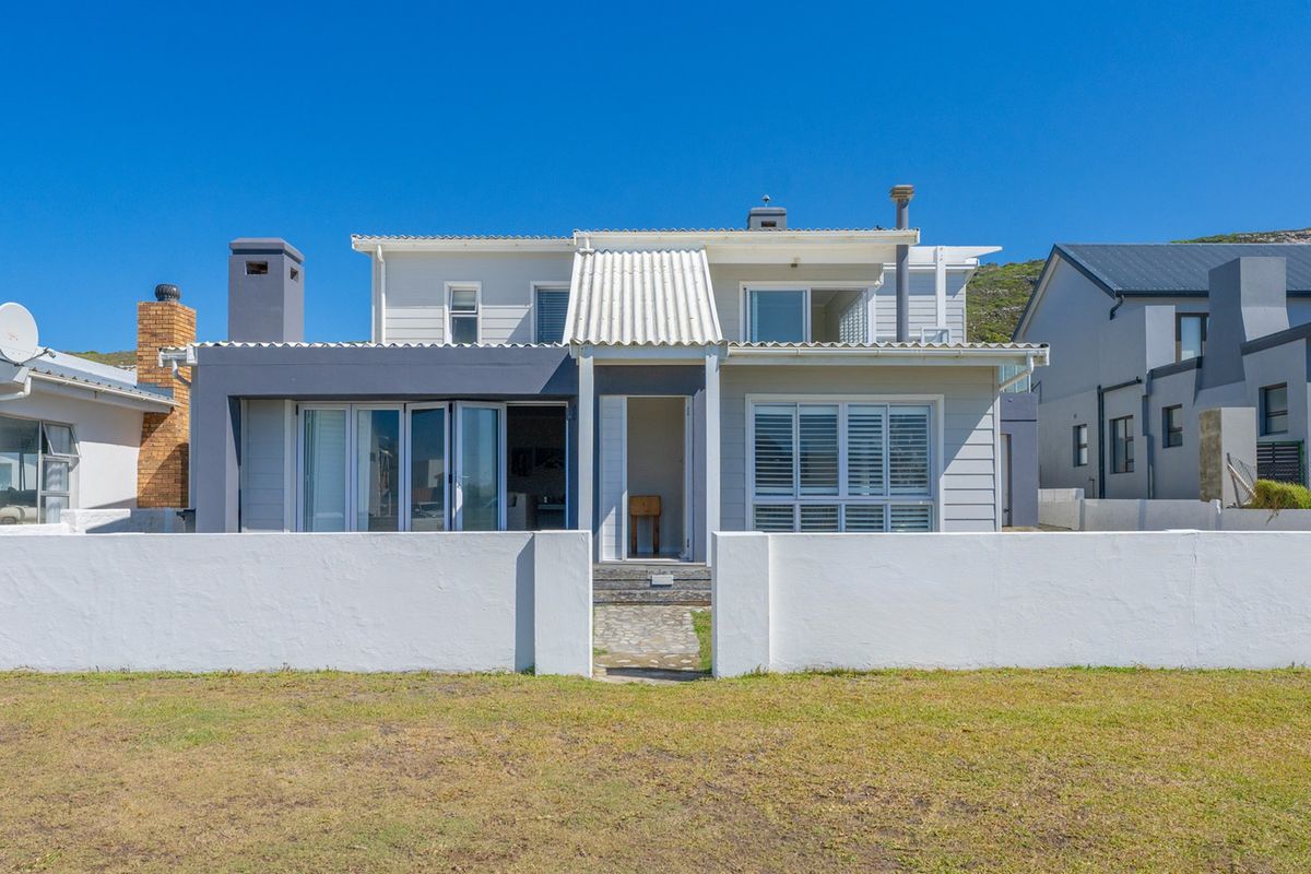 Versatile Coastal Retreat in Agulhas - Photo 2