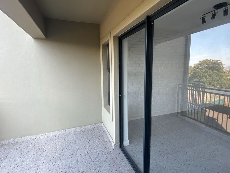 Modern 2-Bedroom Loft Apartment in Arbour Arch, Athlone - Photo 2