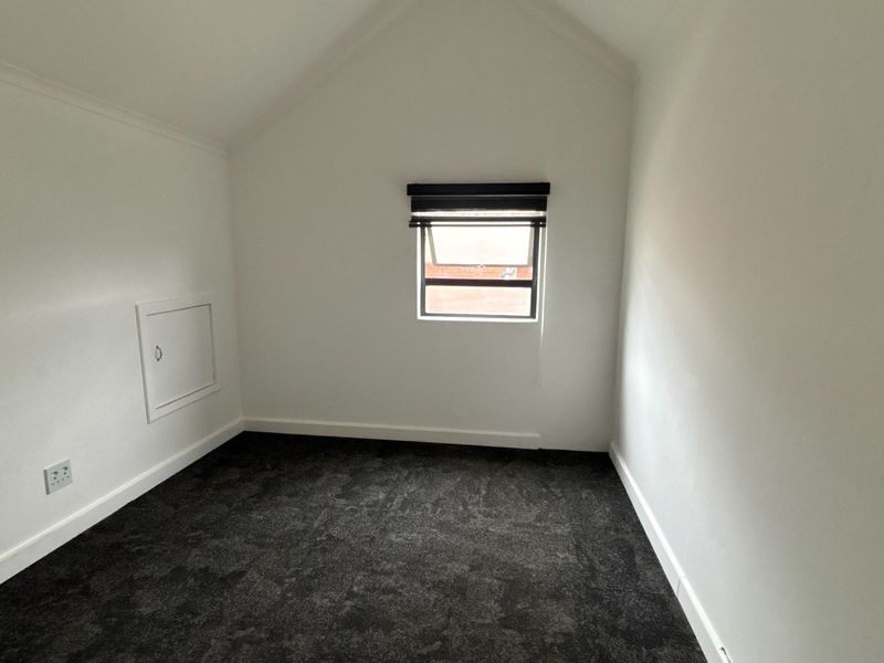 Contemporary 2-Bedroom Flat with Loft in Athlone, Pietermaritzburg - Photo 3