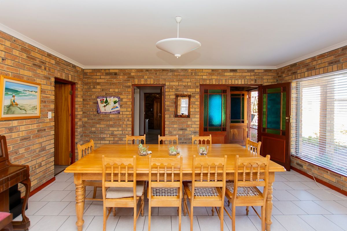 4 Bedroom House for Sale in Bluewater Bay Saldanha with a flatlet!!! - Photo 5