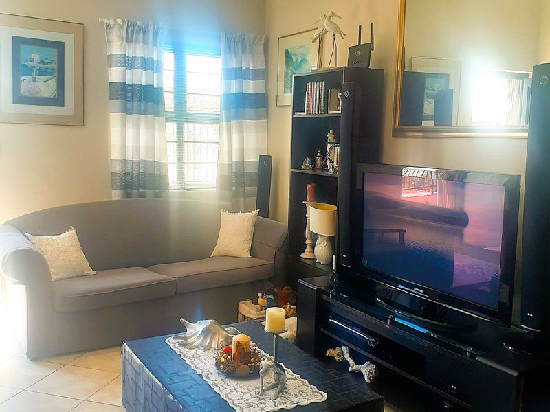 Charming 2-Bedroom Flat in a Tranquil, Sought-After Suburb - Photo 5