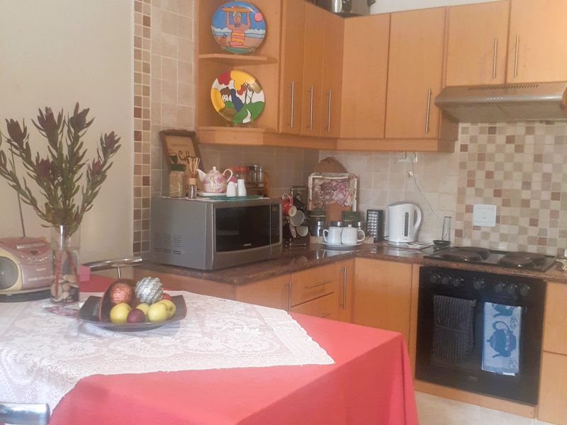 Charming 2-Bedroom Flat in a Tranquil, Sought-After Suburb - Photo 3