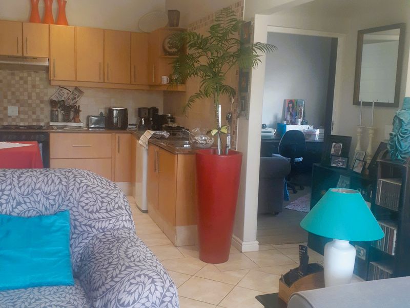 Charming 2-Bedroom Flat in a Tranquil, Sought-After Suburb - Photo 9