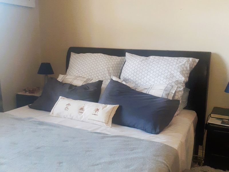 Charming 2-Bedroom Flat in a Tranquil, Sought-After Suburb - Photo 10