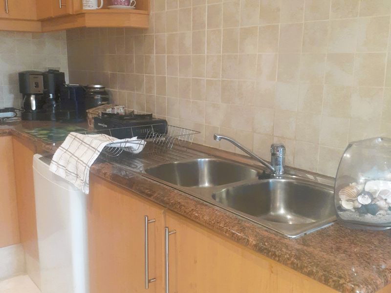 Charming 2-Bedroom Flat in a Tranquil, Sought-After Suburb - Photo 7