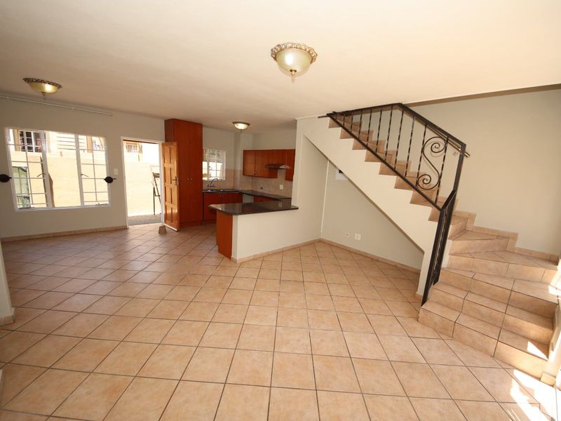 Immaculate 2-Bedroom Duplex in Secure Complex - Photo 3