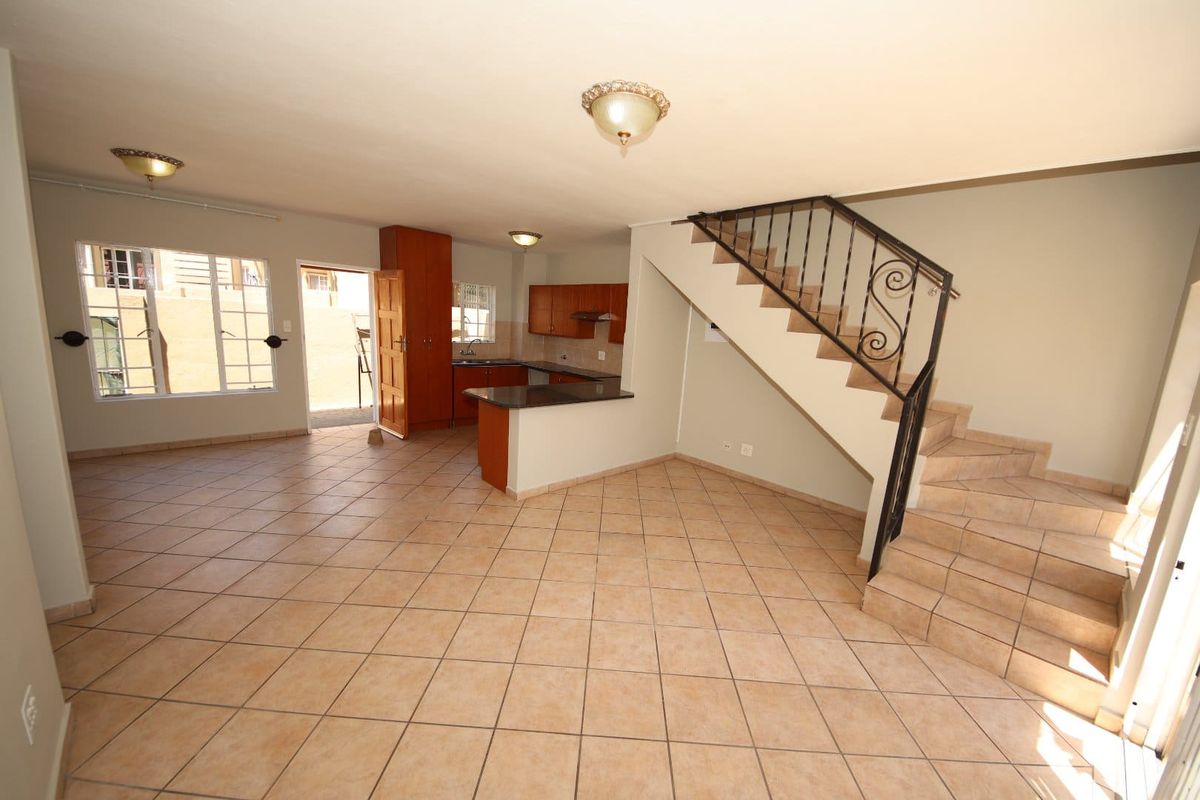 Immaculate 2-Bedroom Duplex in Secure Complex - Photo 3