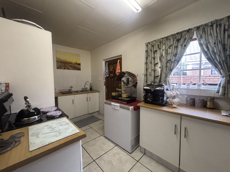 Full Title Town House in Del Judor- Exclusive Sole Agent - Photo 5