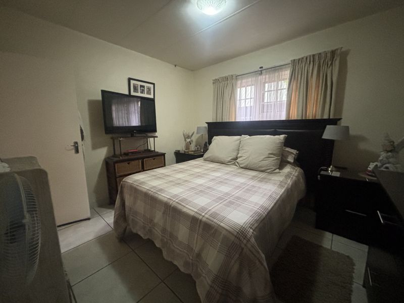 Full Title Town House in Del Judor- Exclusive Sole Agent - Photo 8