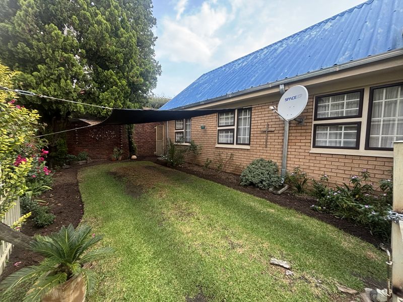 Full Title Town House in Del Judor- Exclusive Sole Agent - Photo 2
