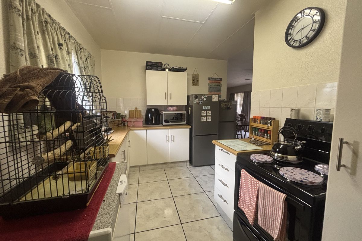 Full Title Town House in Del Judor- Exclusive Sole Agent - Photo 4