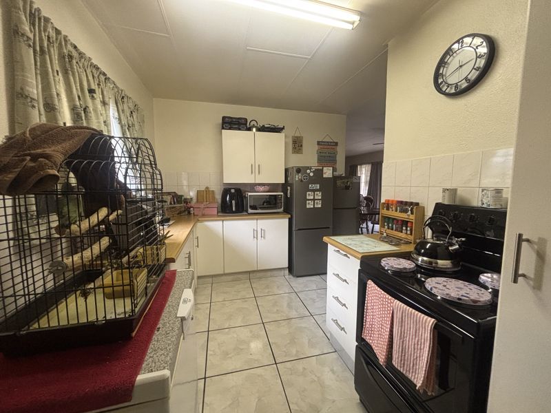 Full Title Town House in Del Judor- Exclusive Sole Agent - Photo 4