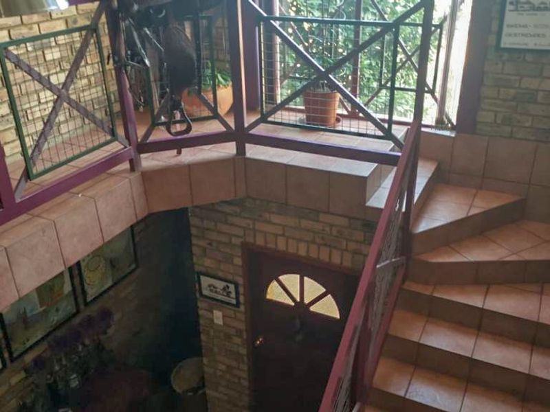 Delightful, north facing, architecturally designed family home - Photo 8