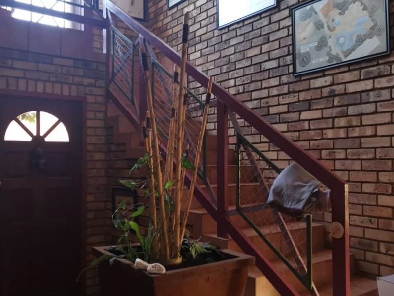 Delightful, north facing, architecturally designed family home - Photo 9