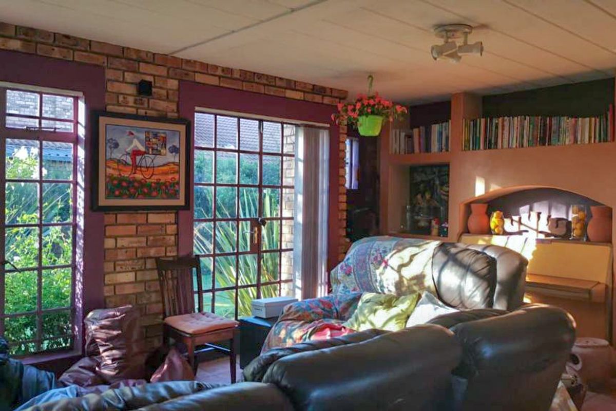 Delightful, north facing, architecturally designed family home - Photo 5